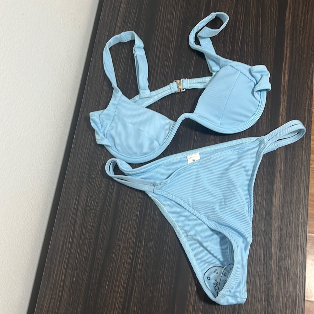 Set of bikini baby blue. It has a good quality.